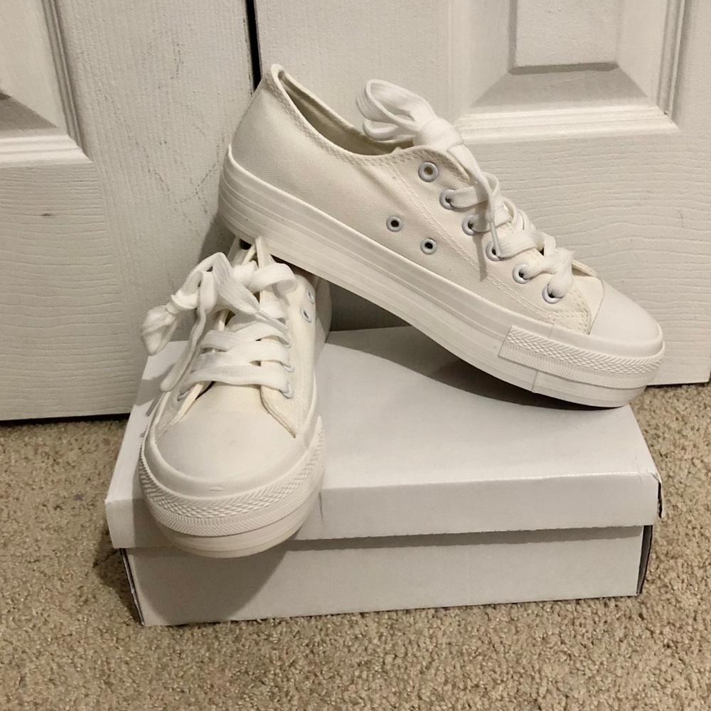 NWT Platform converse/Keds style shoes
